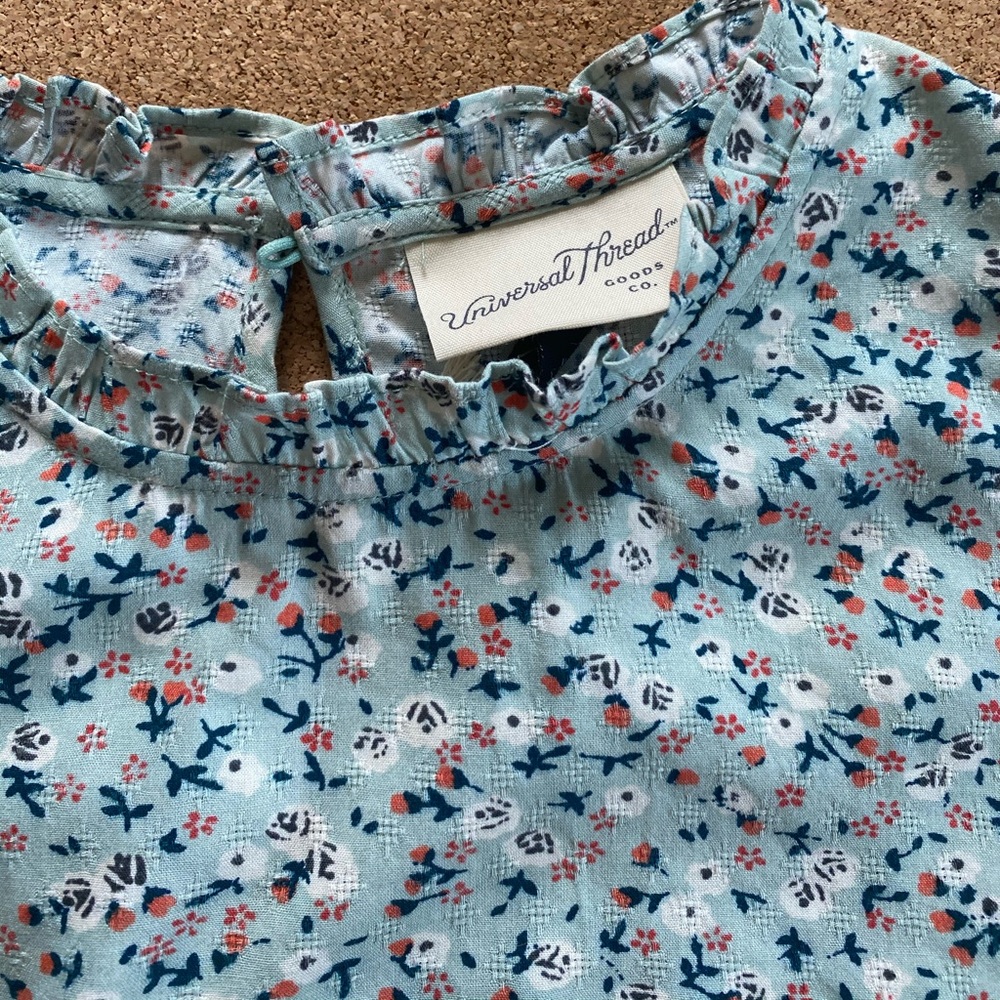 SOLD! Universal Thread ruffled peplum sleeveless top - Picture 4 of 5